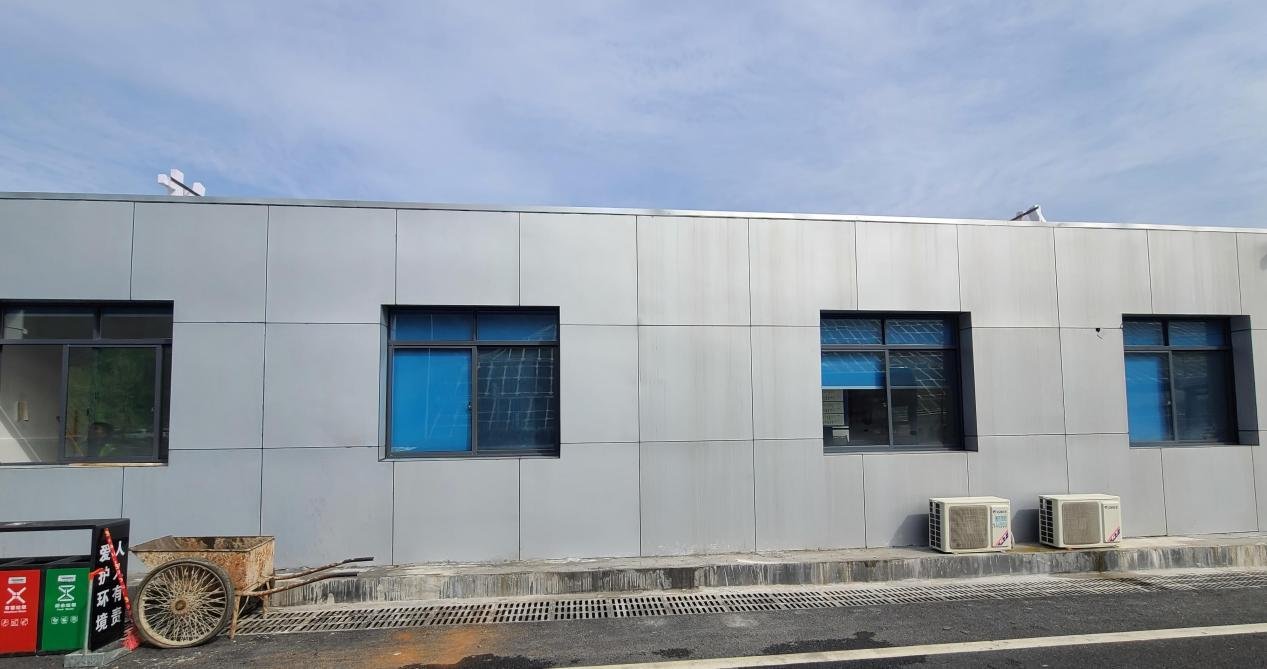 Aluminium facade after application